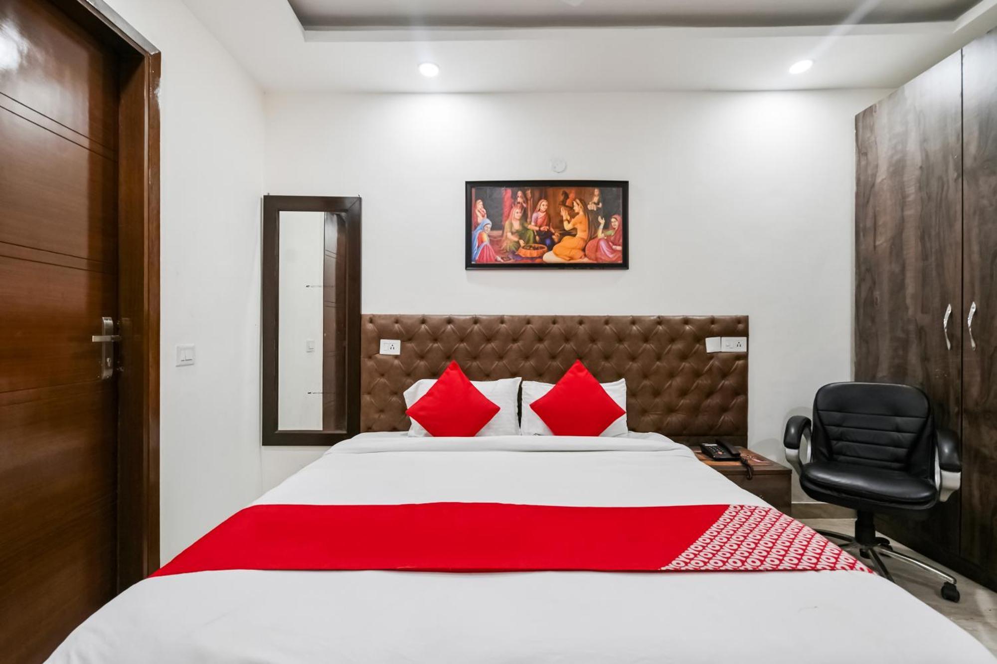 Hotel O Premium Chhatarpur New Delhi